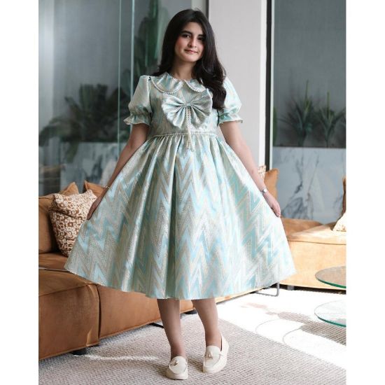 صورة فستان بناتي سحر الألوان بتطريز ذهبي ولؤلؤ فاخر - 1157